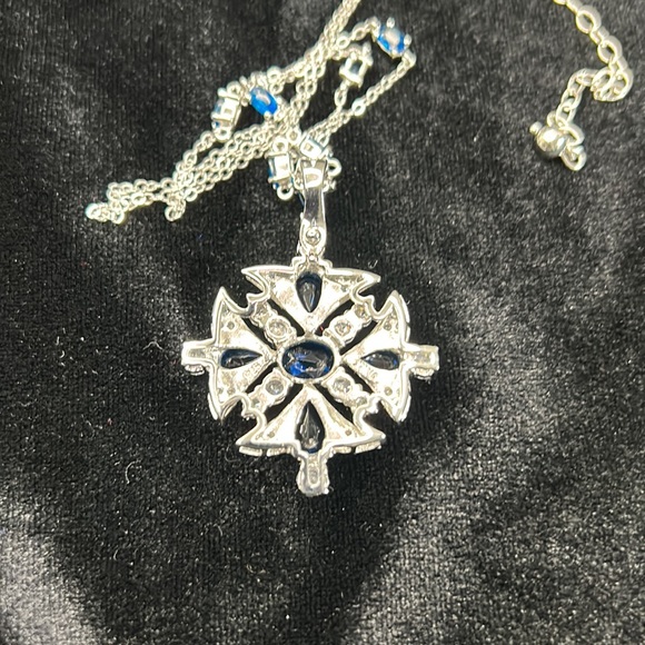 #30 Vintage Silver Pendant,Round Cut Clear Crystals, W Deep Blue Crystal Accents - Picture 6 of 7